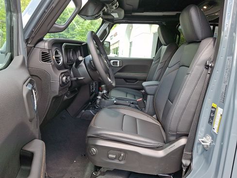 New 2026 Jeep Wrangler Unlimited Sahara AWD/4WD image 10