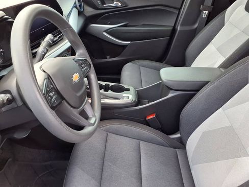 Used 2024 Chevrolet Trax LS w/ LS Convenience Package FWD image 16