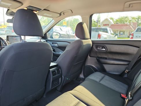 Used 2024 Nissan Rogue SV FWD image 14