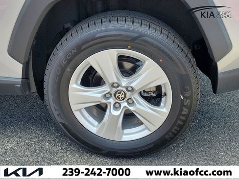 Used 2021 Toyota RAV4 XLE w/ Convenience Package FWD image 10