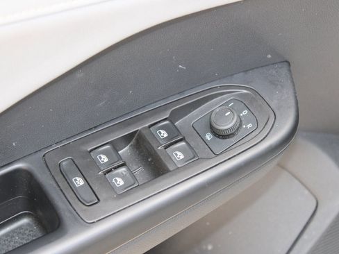 Used 2024 Volkswagen Taos SE image 19