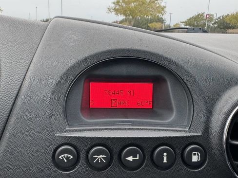 Used 2006 Pontiac Grand Prix Base 4dr Sedan w/ Sun And Sound Package image 24