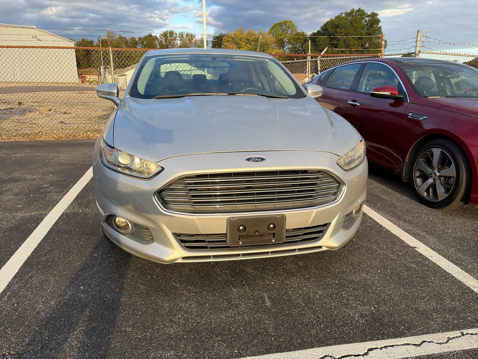 Used 2013 Ford Fusion SE FWD image 2