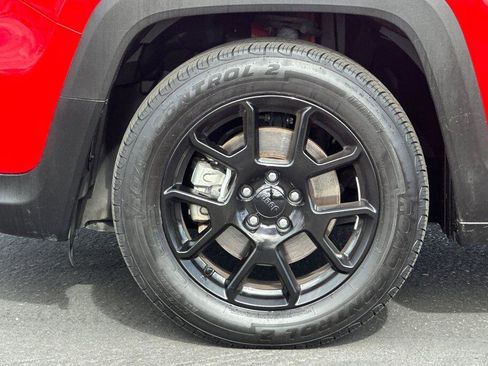 Used 2021 Jeep Cherokee Latitude Plus image 25