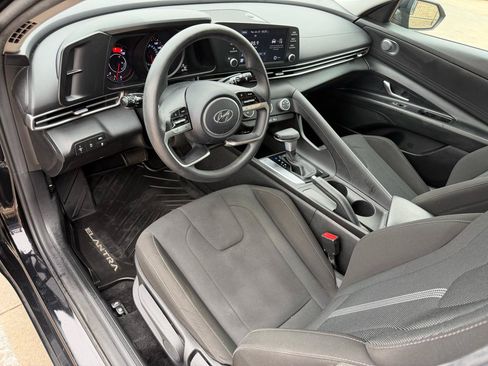 Used 2023 Hyundai Elantra SE FWD image 10