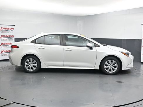 Used 2022 Toyota Corolla LE FWD image 9