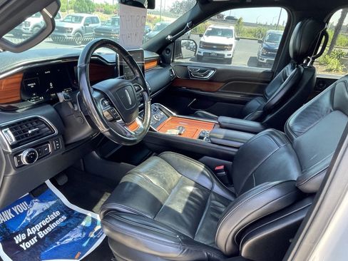 Used 2019 Lincoln Navigator Select AWD/4WD image 7