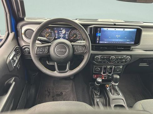 Used 2024 Jeep Gladiator Sport AWD/4WD image 12