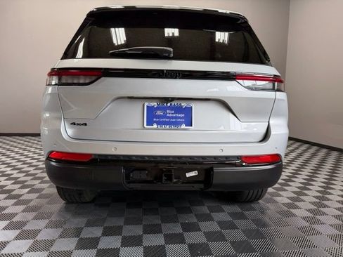Used 2024 Jeep Grand Cherokee Altitude AWD/4WD image 10