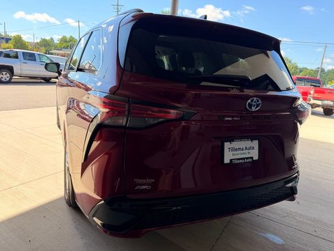 Used 2022 Toyota Sienna XSE w/ XSE Plus Package AWD/4WD image 5