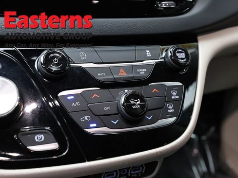Used 2023 Chrysler Voyager LX FWD image 20