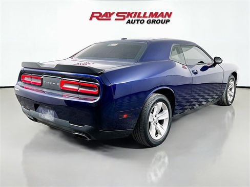 Used 2016 Dodge Challenger SXT image 10