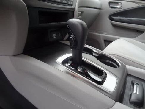 Used 2019 Honda Pilot LX image 13