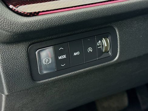 Used 2025 Chevrolet Traverse RS AWD/4WD image 10