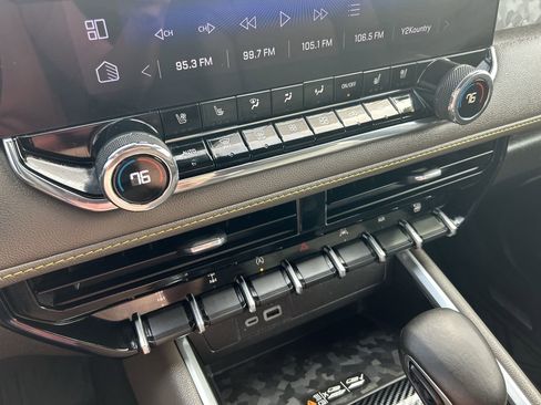 Used 2024 Chevrolet Colorado ZR2 w/ ZR2 Convenience Package III image 29