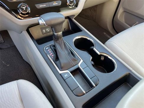 Used 2019 Kia Sedona LX image 30