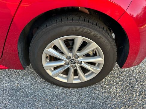 Certified 2024 Toyota Corolla SE w/ SE Package image 9