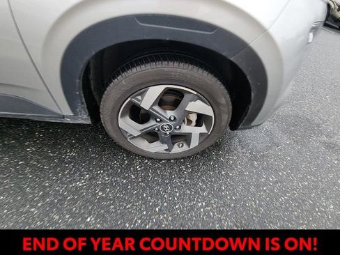 Used 2024 Hyundai Venue SEL image 17