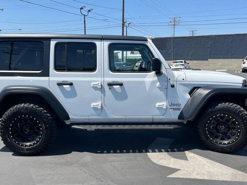 Used 2018 Jeep Wrangler Unlimited Sport S AWD/4WD image 4