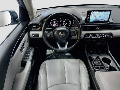 Used 2024 Honda Pilot Touring image 24