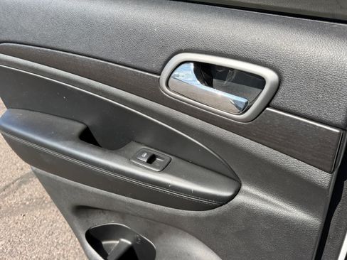 Used 2018 Jeep Grand Cherokee Altitude RWD image 9