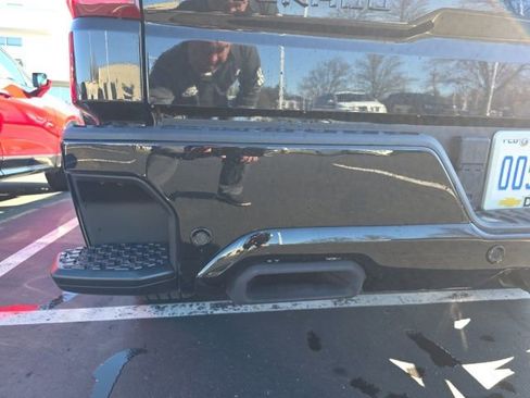 Used 2025 Chevrolet Silverado 1500 High Country w/ Midnight Edition image 10