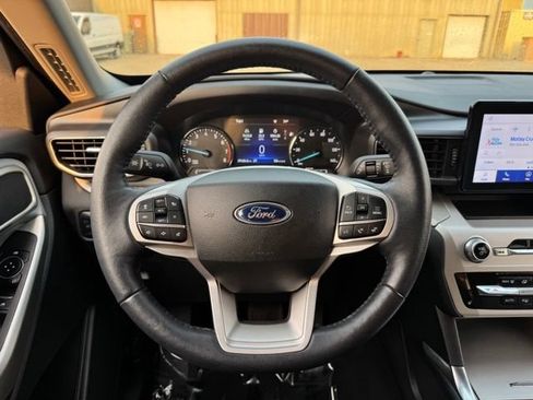 Certified 2023 Ford Explorer XLT w/ Equipment Group 202A AWD/4WD image 30