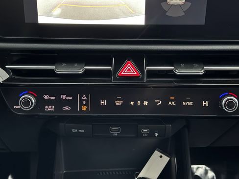 New 2025 Kia Niro EX image 24