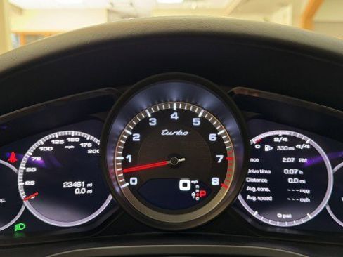 Used 2021 Porsche Cayenne Turbo image 9