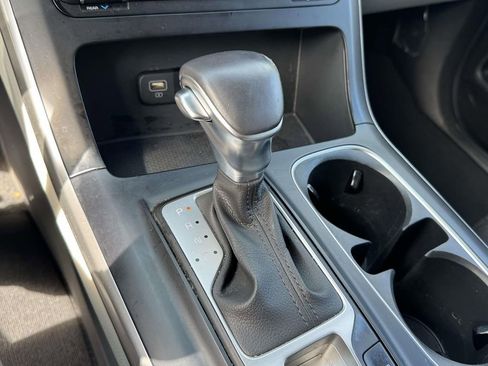 Used 2024 Kia Carnival LX FWD image 33