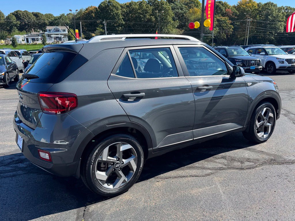Used 2024 Hyundai Venue SEL FWD image 5