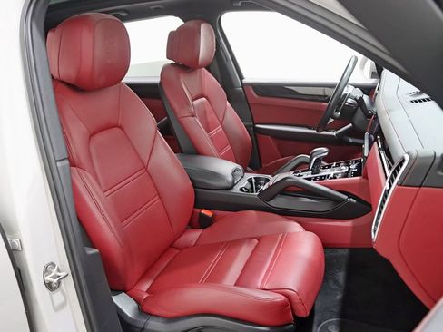 Used 2023 Porsche Cayenne S AWD/4WD image 26
