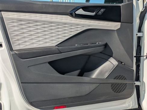 Used 2023 Volkswagen Taos S image 9