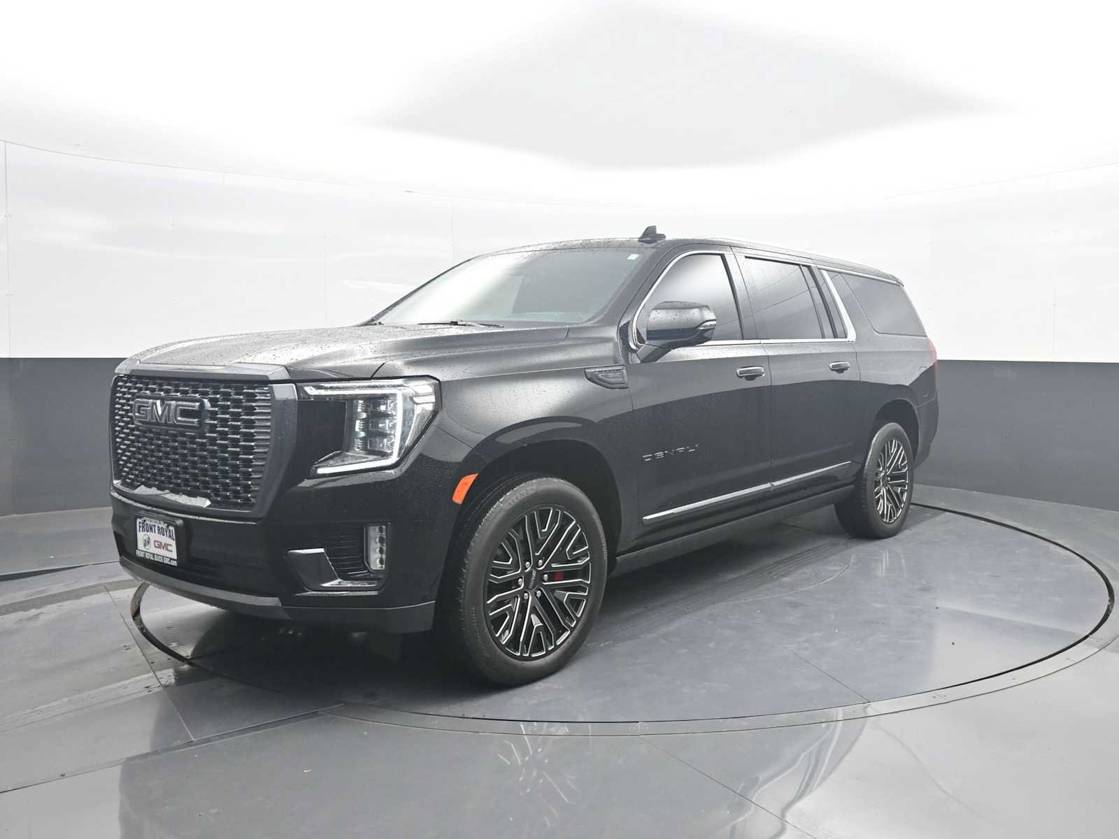Used 2023 GMC Yukon XL Denali Ultimate AWD/4WD image 4