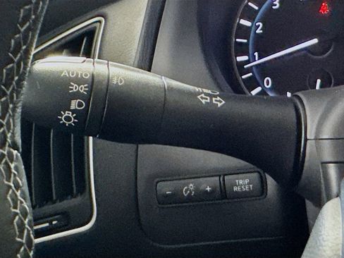 Used 2023 INFINITI Q50 Sensory image 12