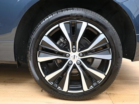 Used 2024 Volvo XC60 B5 Plus w/ Protection Package Premier AWD/4WD image 13