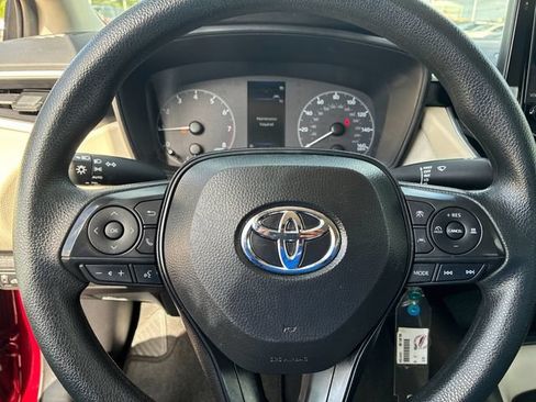Certified 2025 Toyota Corolla LE FWD image 21