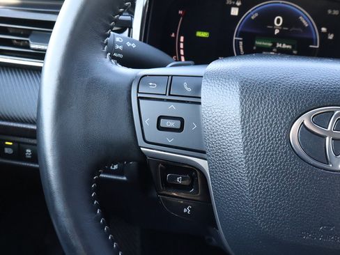 Used 2025 Toyota Camry SE image 25