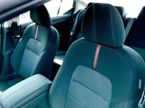 New 2025 Nissan Sentra SR w/ Midnight Edition image 22