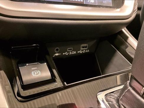 Used 2025 Subaru Outback Premium AWD/4WD image 33