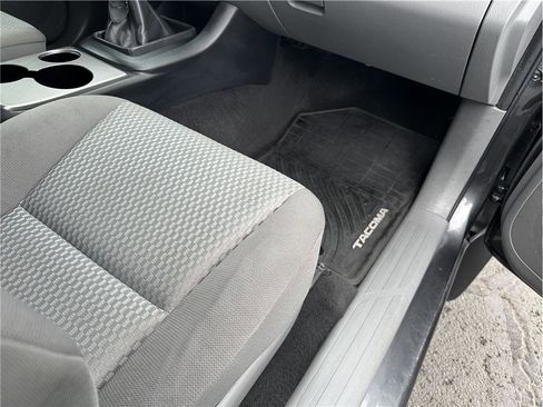 Used 2013 Toyota Tacoma 4x4 Access Cab V6 w/ SR5 Pkg image 17