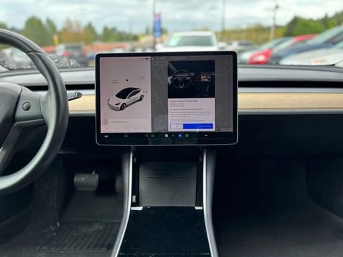 Used 2018 Tesla Model 3 Mid Range image 16