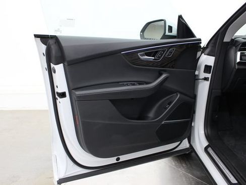 Used 2022 Audi Q8 Premium Plus w/ Premium Plus Package AWD/4WD image 37