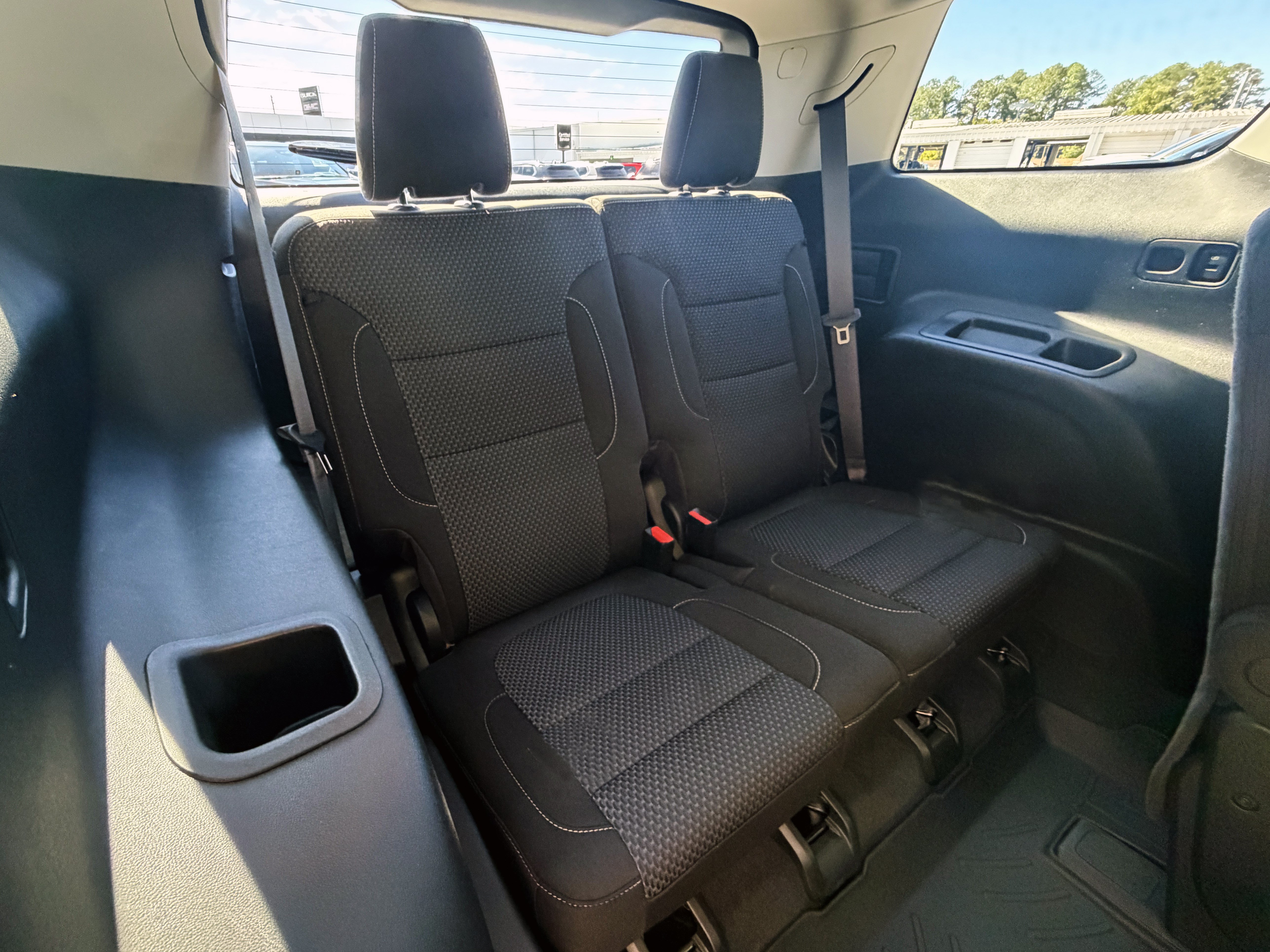 Used 2023 GMC Acadia SLE FWD image 18