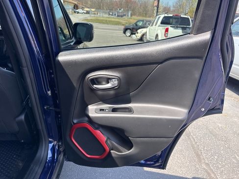 Used 2016 Jeep Renegade Trailhawk w/ Cold Weather Group image 27