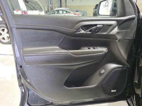 Used 2023 GMC Acadia SLT image 22