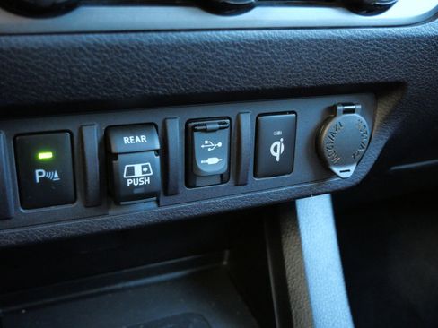 Certified 2018 Toyota Tacoma TRD Off-Road image 31