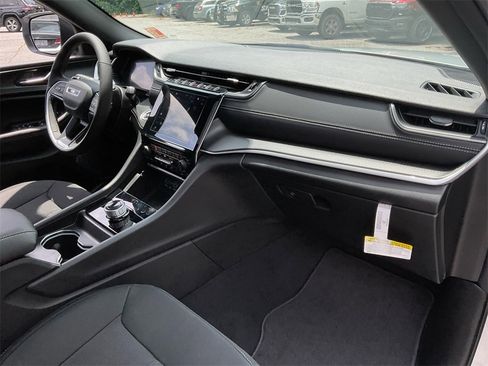 New 2025 Jeep Grand Cherokee L Laredo w/ Luxury Tech Group I image 40