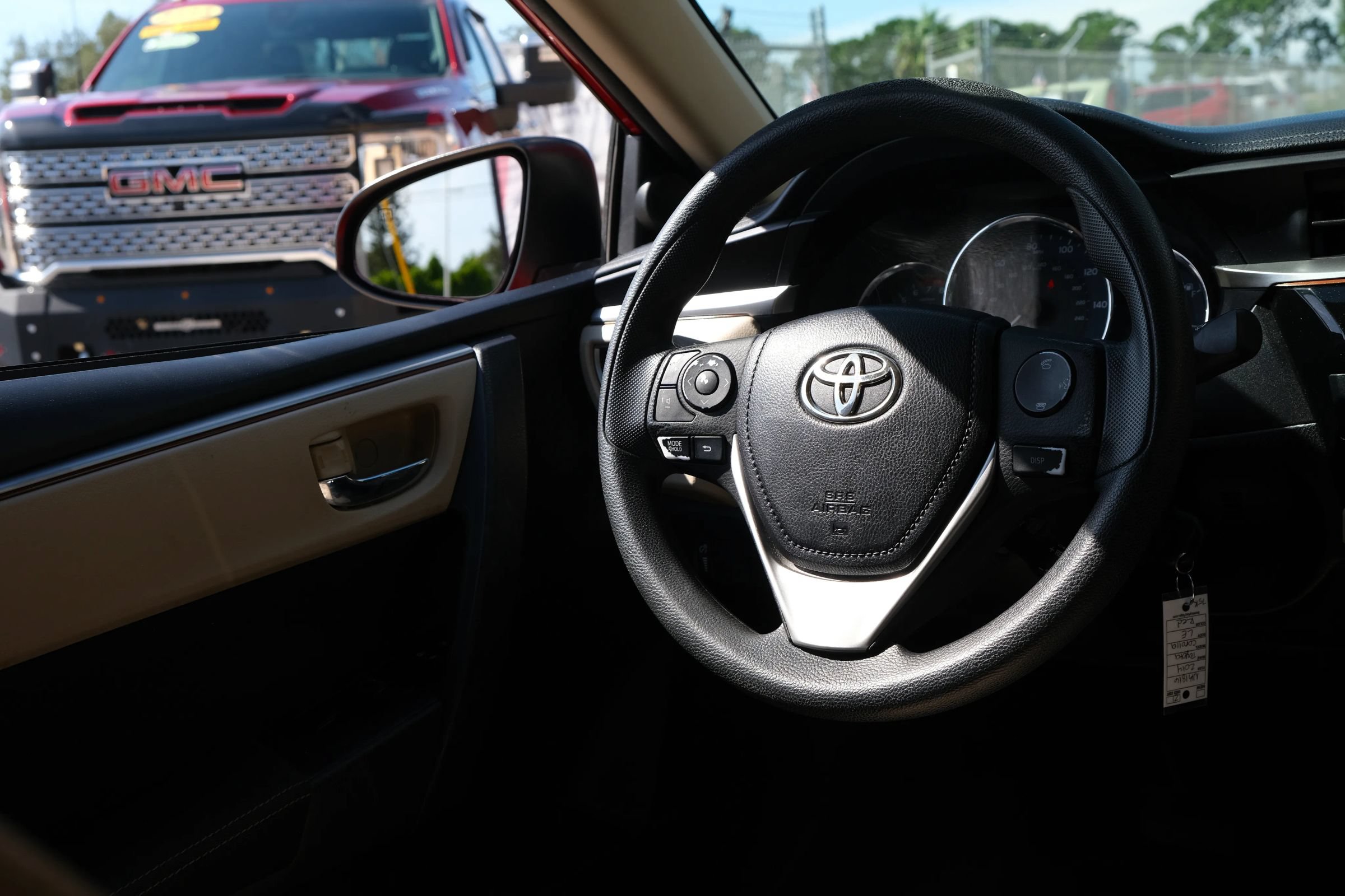 Used 2014 Toyota Corolla LE FWD image 19