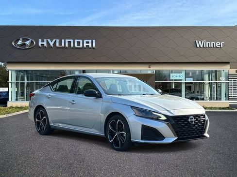 Used 2024 Nissan Altima 2.5 SR FWD image 5
